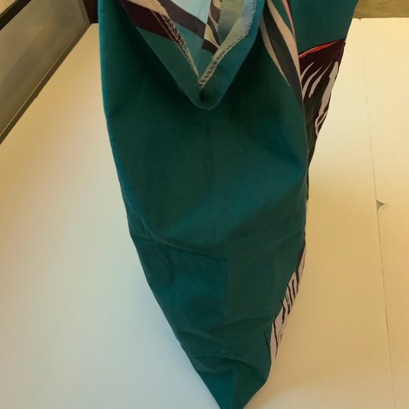 Reusable exclusive ART Shopping Tote - 15" X 16" - Picture 5 of 6